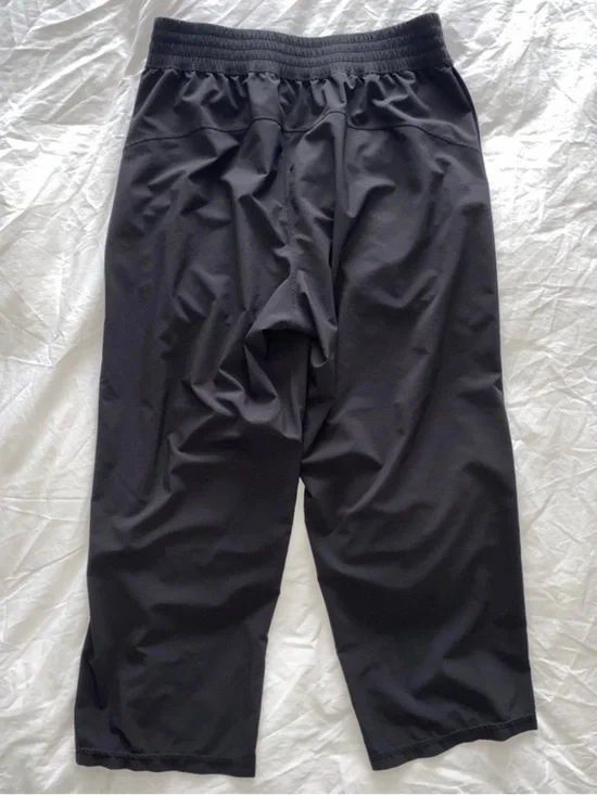 Lululemon Wanderer Crop Mid-Rise Wide Leg Pant Size 8 Black - Picture 3 of 6